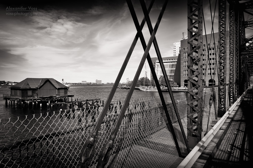 Schwarzweiss-Fotografie: Boston – Northern Avenue Bridge